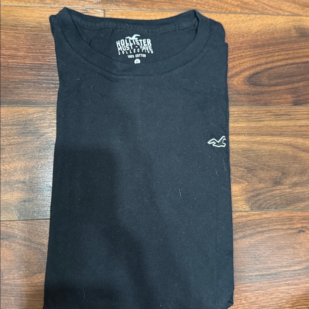 Hollister Jet Black Tee
